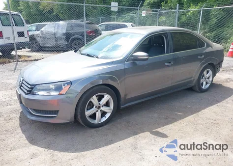 2013 Volkswagen Passat 2.5L Se z USA, uszkodzony, nr VIN 1VWBP7A34DC045160